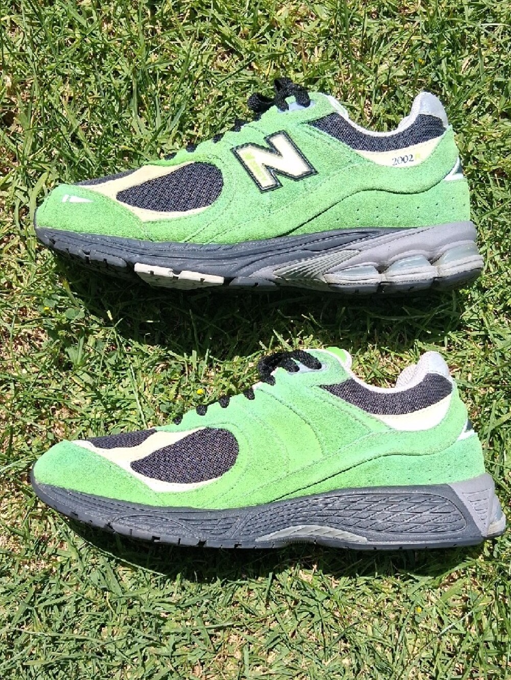 New Balance Men’s Green and Black 2002R Suede Mesh Sneakers - Picture 5 of 13